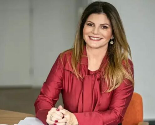 Claúdia Rosa apresenta o ecossistema de inovação de Florianópolis e aborda lições que a Capital Nacional das Startups oferece para cidades brasileiras